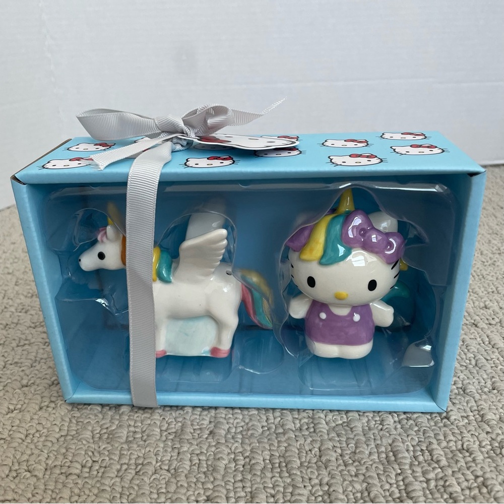 New hello kitty and unicorn salt and pepper shakers